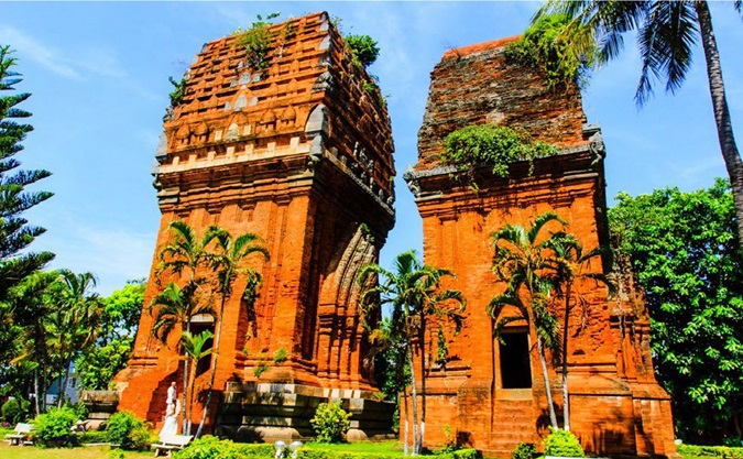 Tháp Đôi Quy Nhơn – cặp tháp Chăm Pa cổ nghìn năm tuổi, biểu tượng lịch sử của thành phố Quy Nhơn